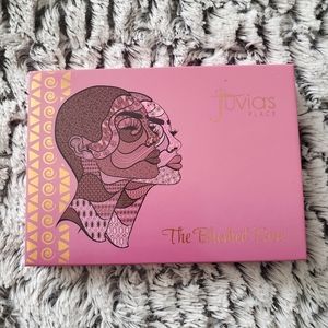 Juvias Place Blushed Rose eyeshadow palette